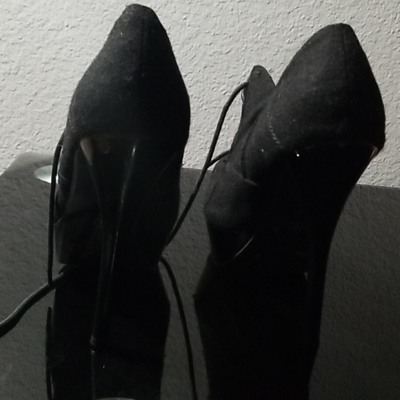 Heels - Picture 2 of 4
